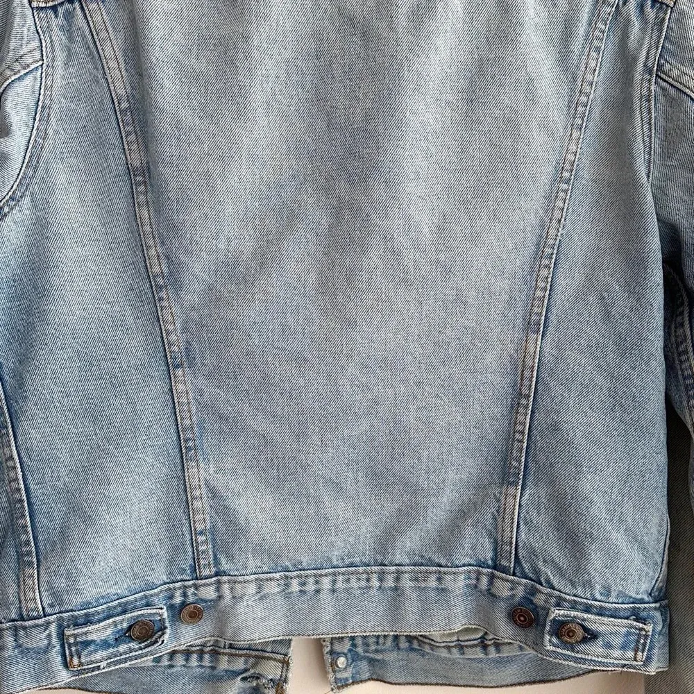Levi Strauss Vintage Oversized Jean Jacket, Trucker Jacket, Light Wash, Large Blue - Image 16