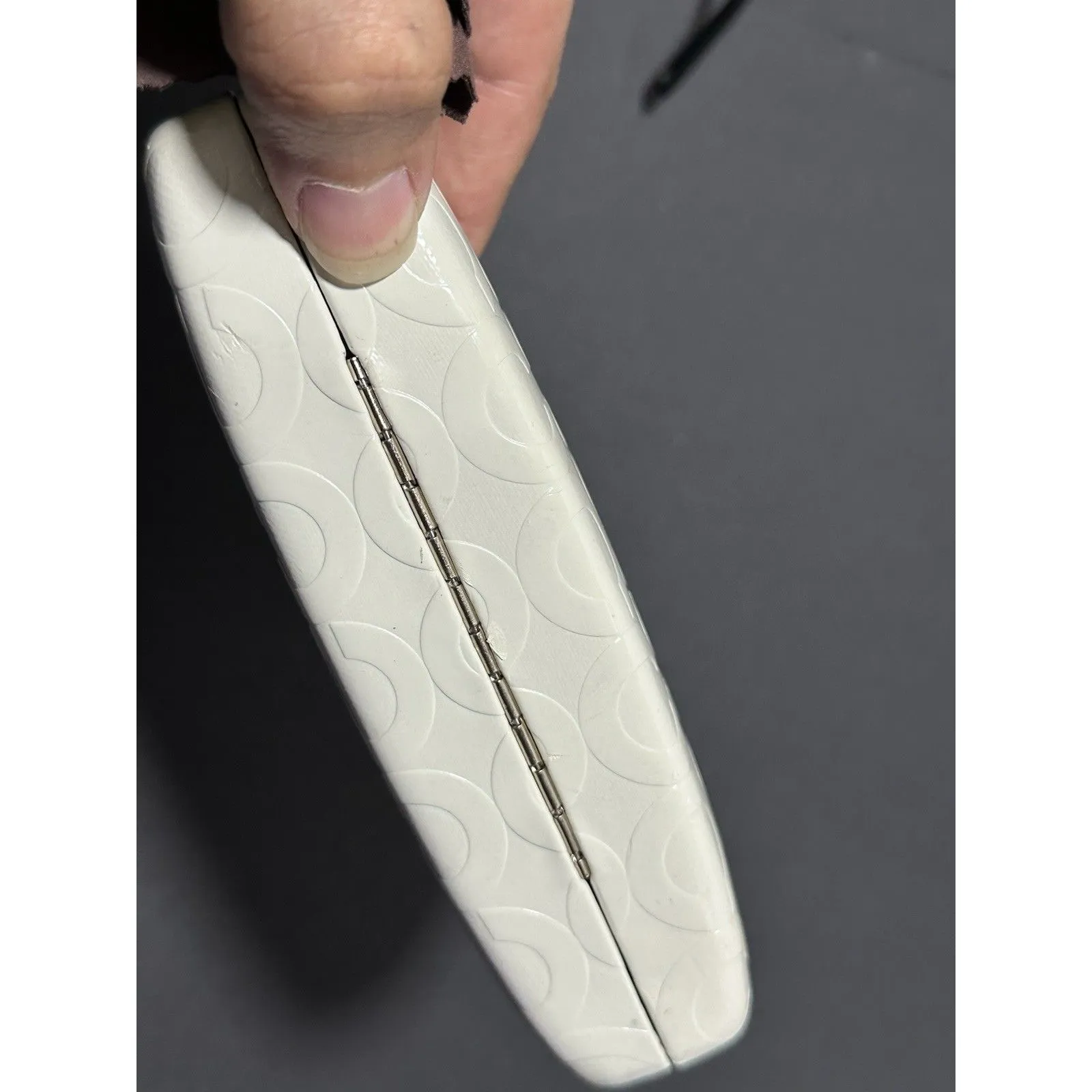 Coach Chelsea S426 sunglasses in black, featuring & Case - Image 11