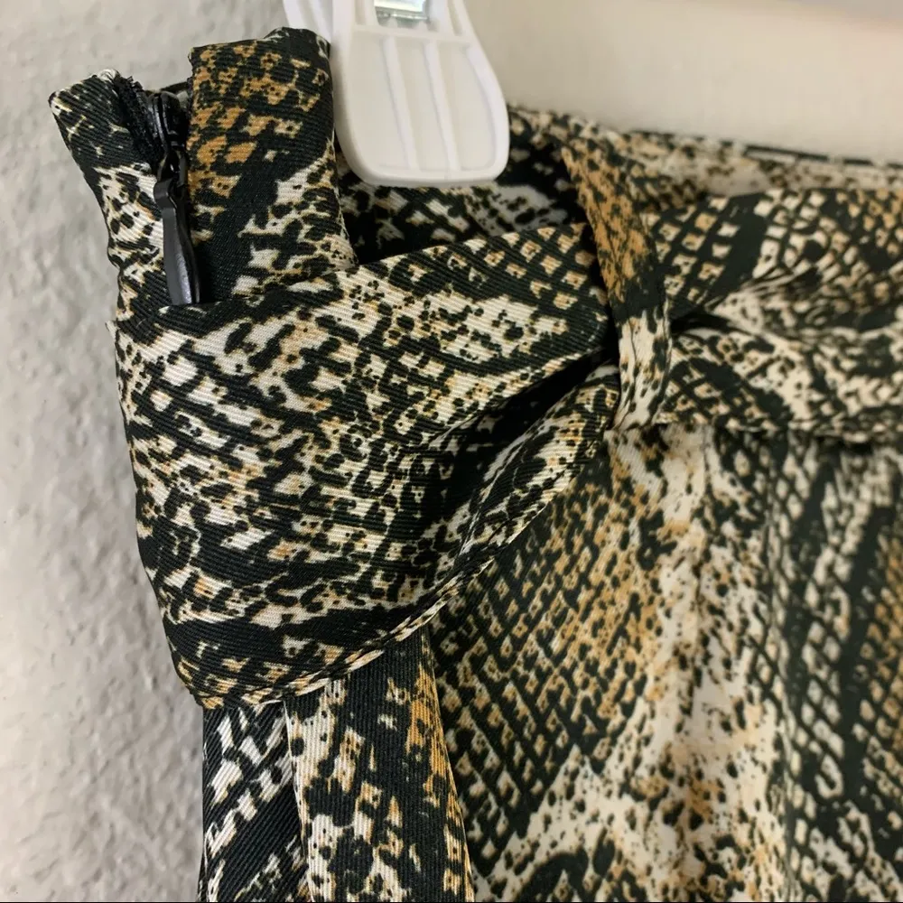 skorts ties on waist snake print women’s Size Medium - Image 10