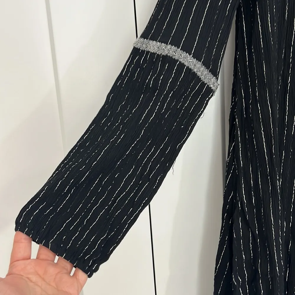 Chelsea & Violet Small Black, Silver Beaded Keyhole Neckline Long Sleeve Dress - Image 5