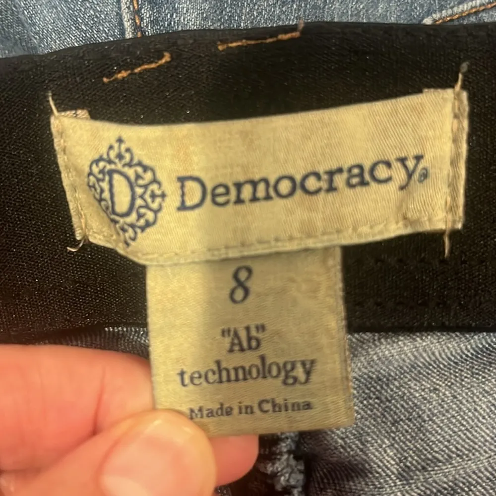Democracy women’s “AB” technology jeans size 8. - Image 7