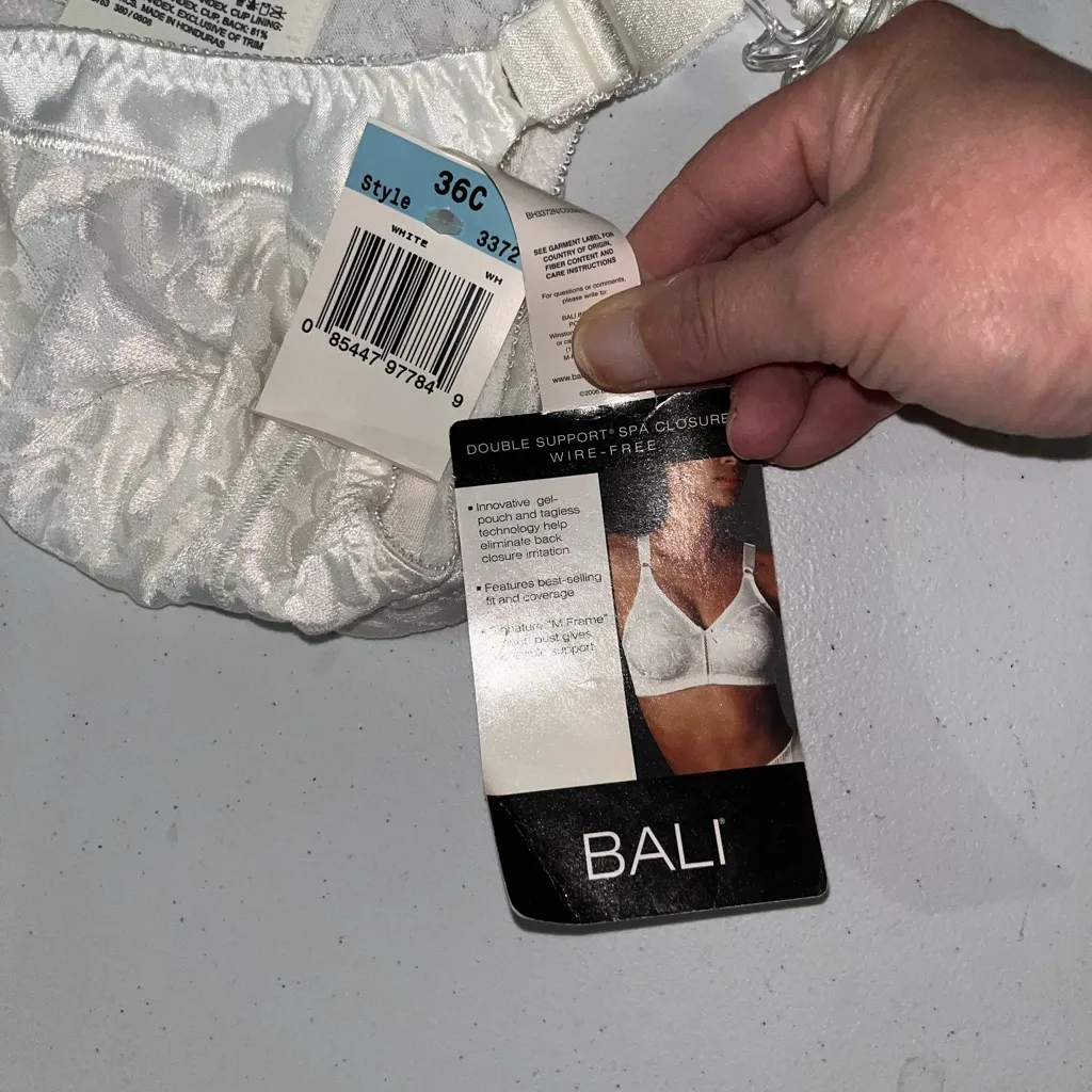 NWT Bali Floral Lace Wireless Bra White - Image 4