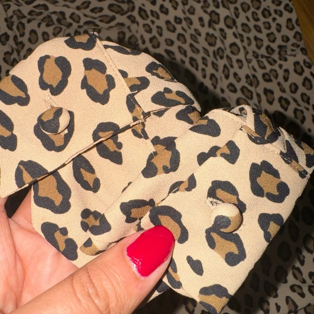 size xs long sleeve pullover blouse leopard top brown tan drawstring - Image 3