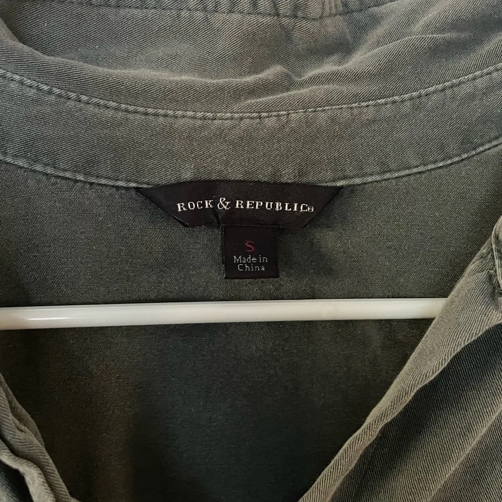 Rock & Republic Dark green button up top - Image 3