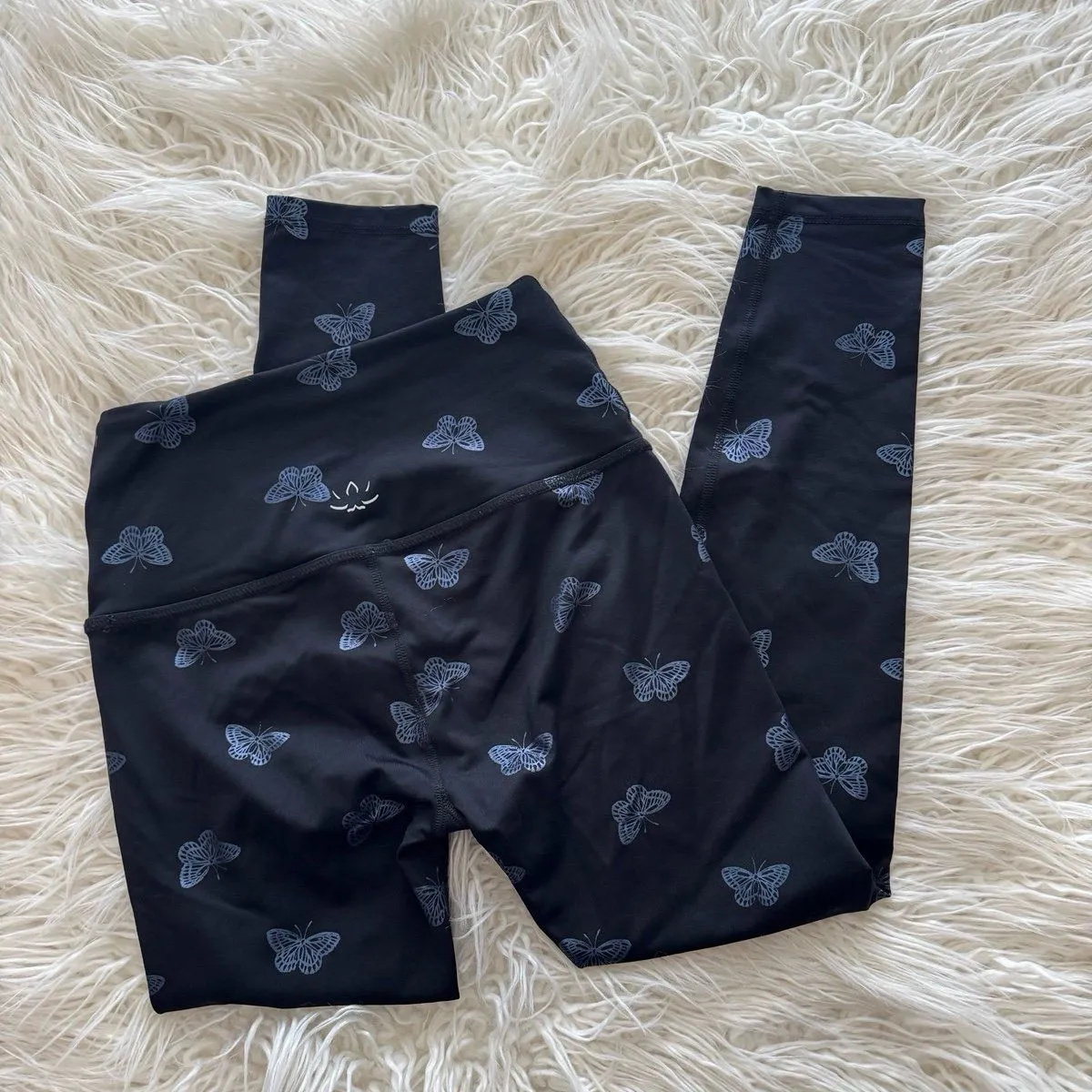 Beyond Yoga Butterfly Shine High-Waisted Midi Leggings
Size XS - Image 6