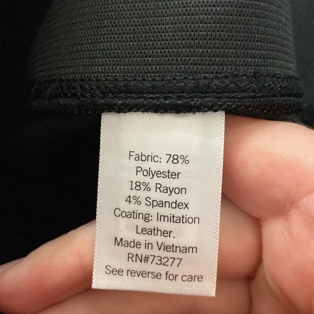 Nine West Seamed Tummy-Control Faux leather ponte Leggings in black crackle sz S - Image 9