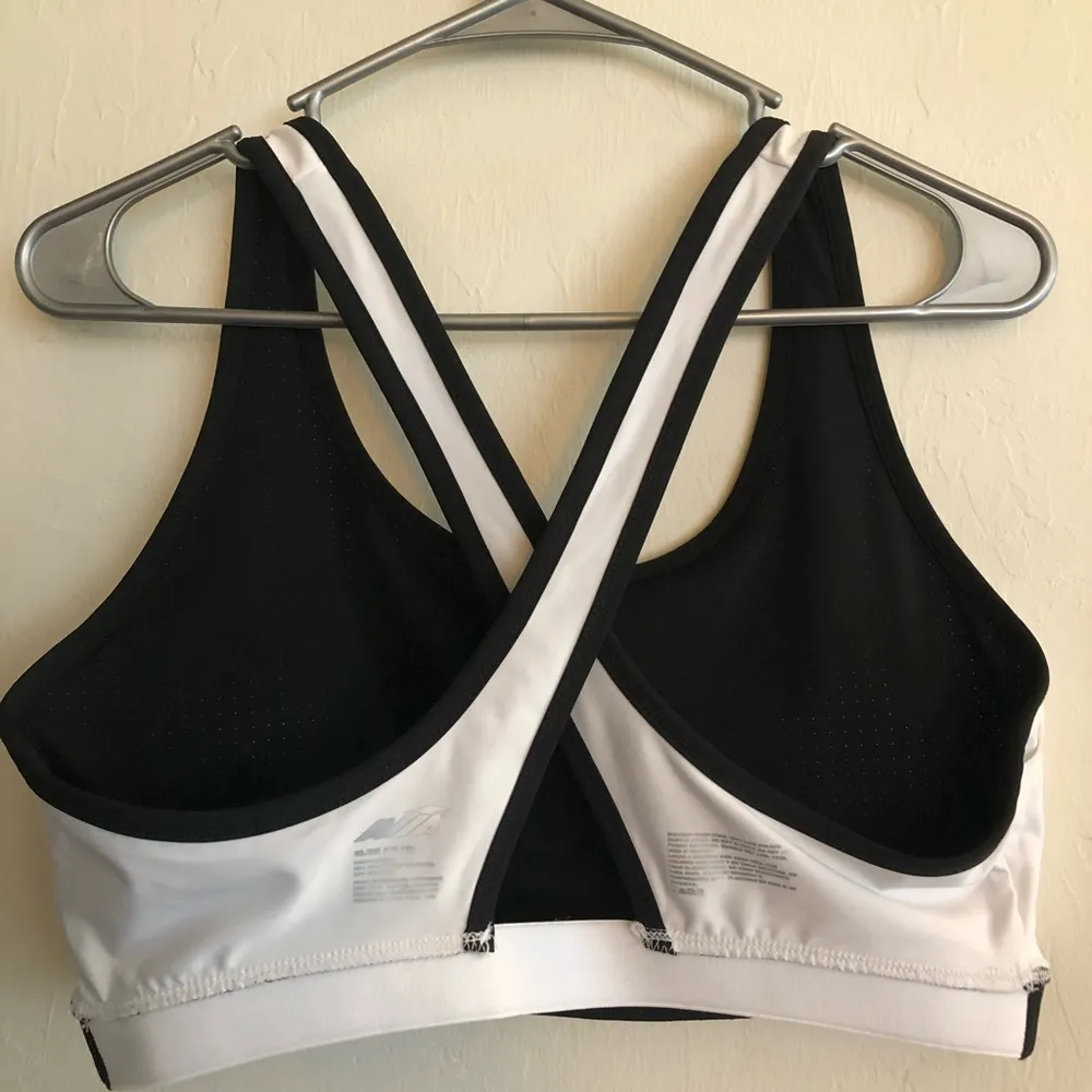 AVIA Womens Sports Bra Size XL 16-18 Black & White New - Image 6