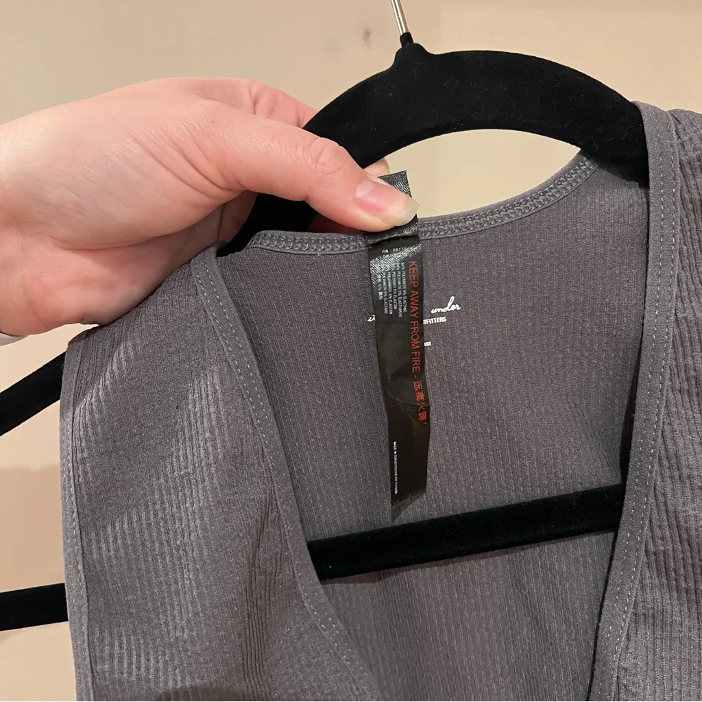 Urban Outfitters Hailey Seamless Plunging Bra Top - Image 7