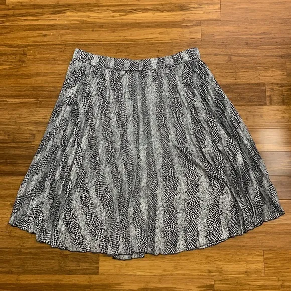 LANE BRYANT Skirt Womens 22/24 Snake Print‎ Pleated A-Line Midi Black White Plus - Image 3