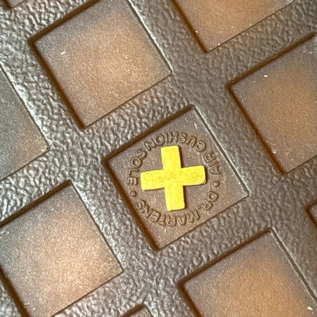 🤎🖤Dr. Martens Brown Lace Up Boots with Leopard Cuff size 8Us L .🤎🖤 - Image 7