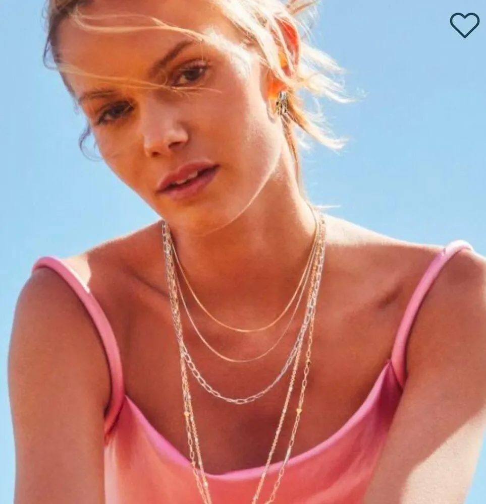 NWT!  Quinn Huggie Earrings in Silver - Image 5