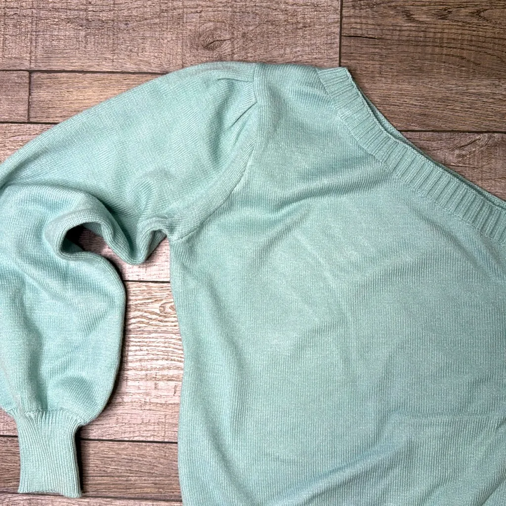 Eesome Light Green Off - Image 2