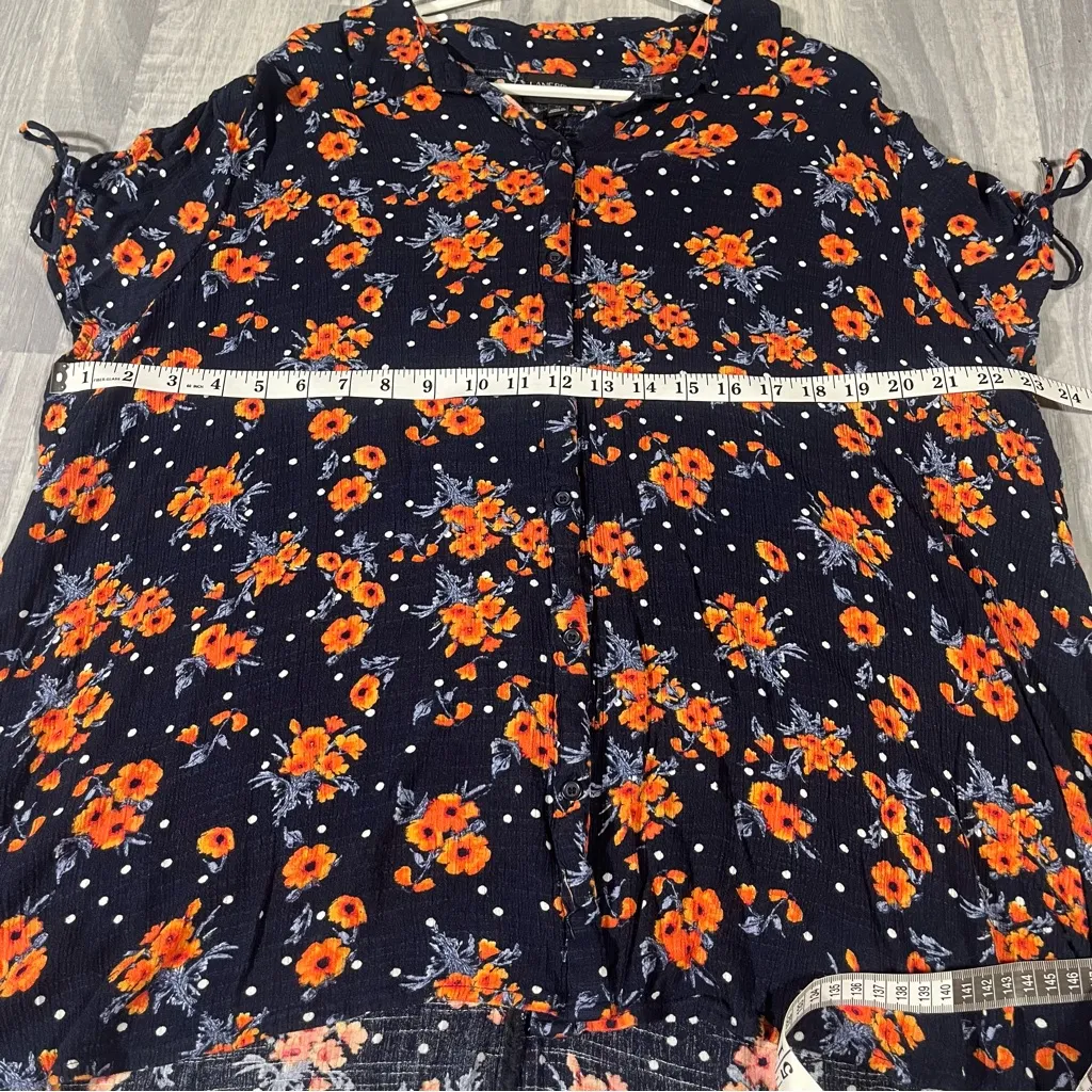 Lane Bryant Navy Blue with orange Floral Print Women's Top; Size 20 - Image 2