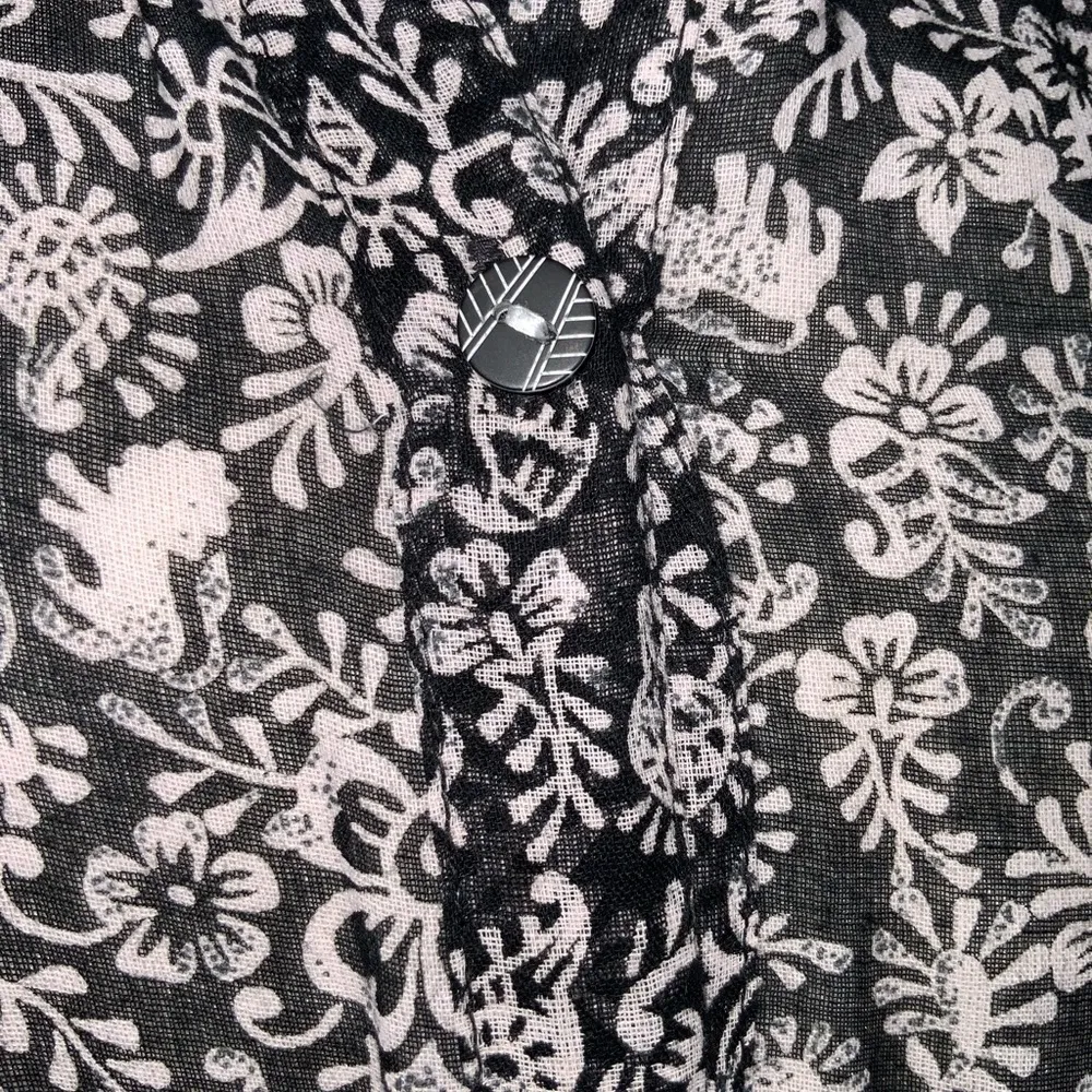 Anthro Hei Hei 100% Cotton Black Floral Long Sleeve Button Front Top M - Image 5