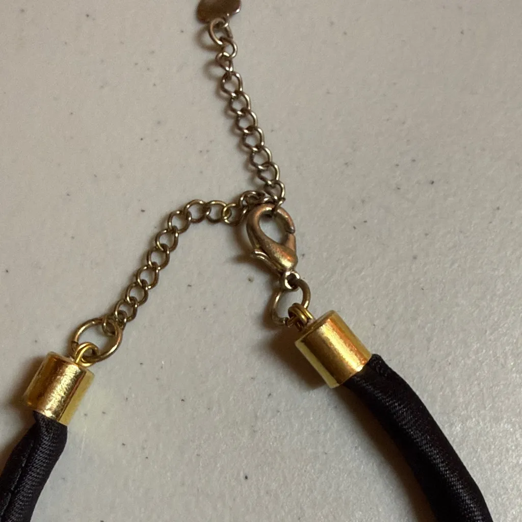 Elegant Rhinestone and Pearl Flower Pendant Choker Necklace Black - Image 3