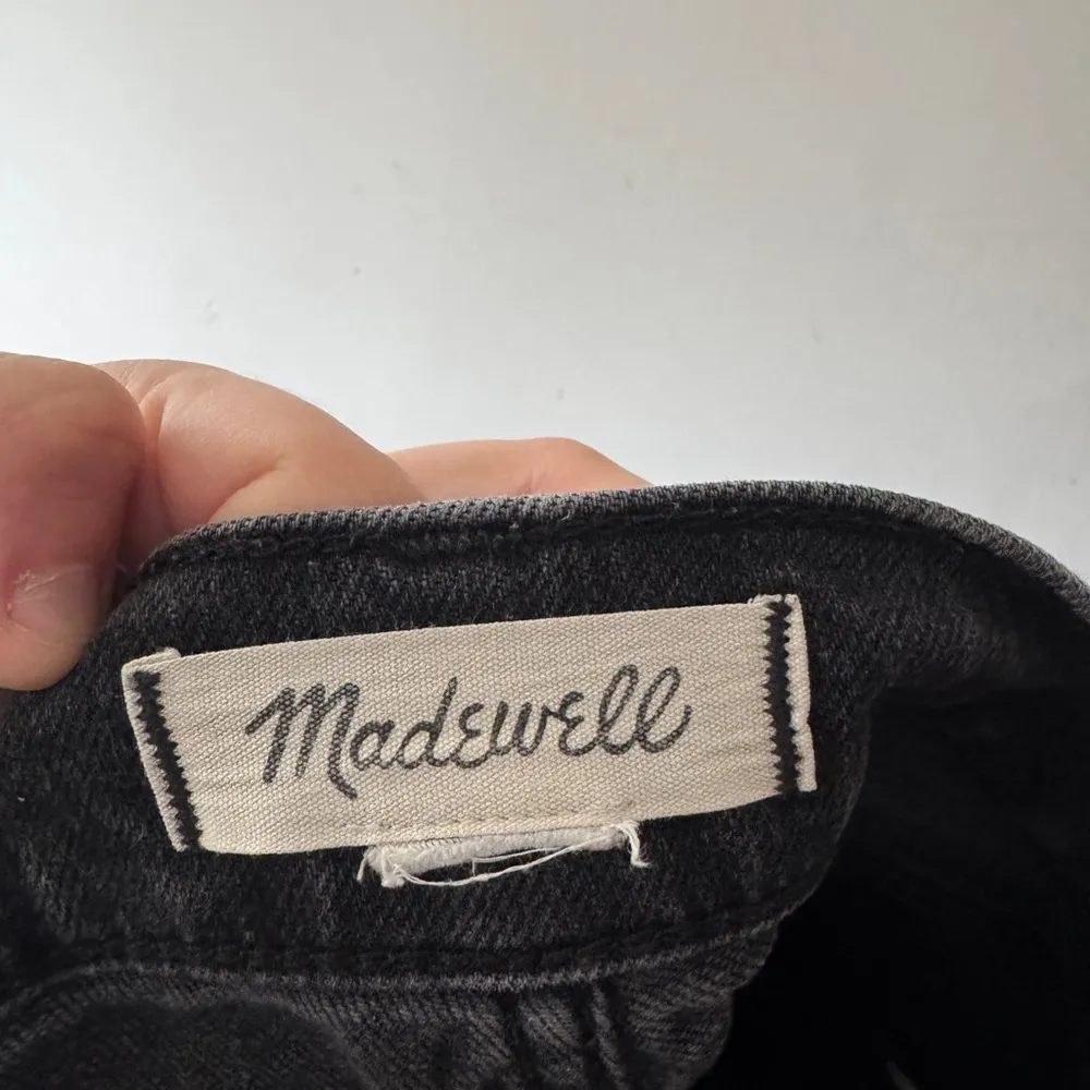 Madewell The Mid-Rise Perfect Vintage Jean in Black Lunar Wash - Image 7