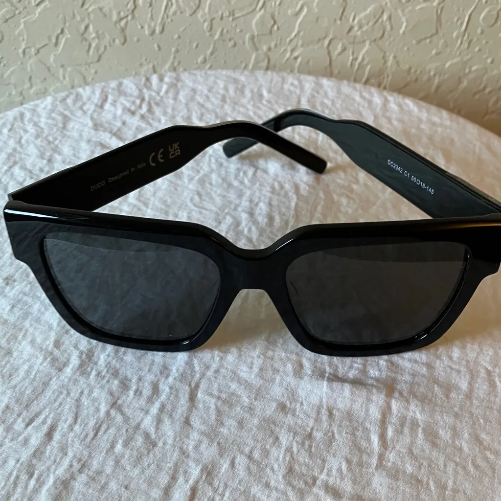 Duco: Black Retro Square Sunglasses - Image 12