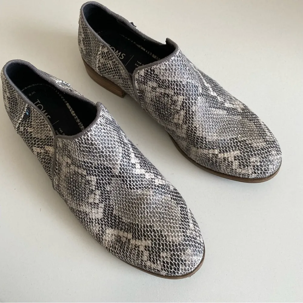 Toms Shaye Low booties Black‎ Multi Faux Snake Boots, Size 8.5 animal print - Image 3