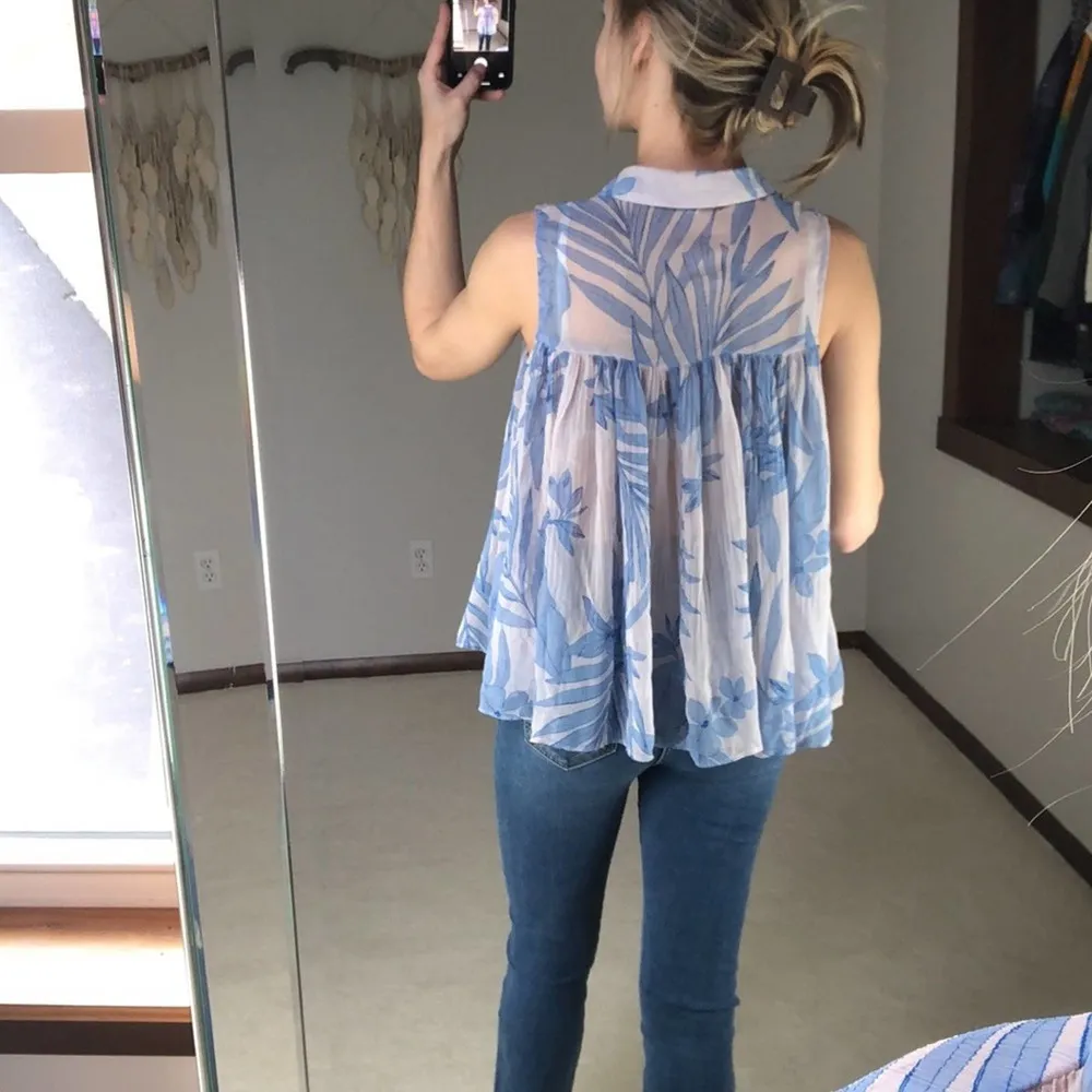 LC Lauren Conrad Lauren Conrad: Floral Sheer Tank top - Image 2