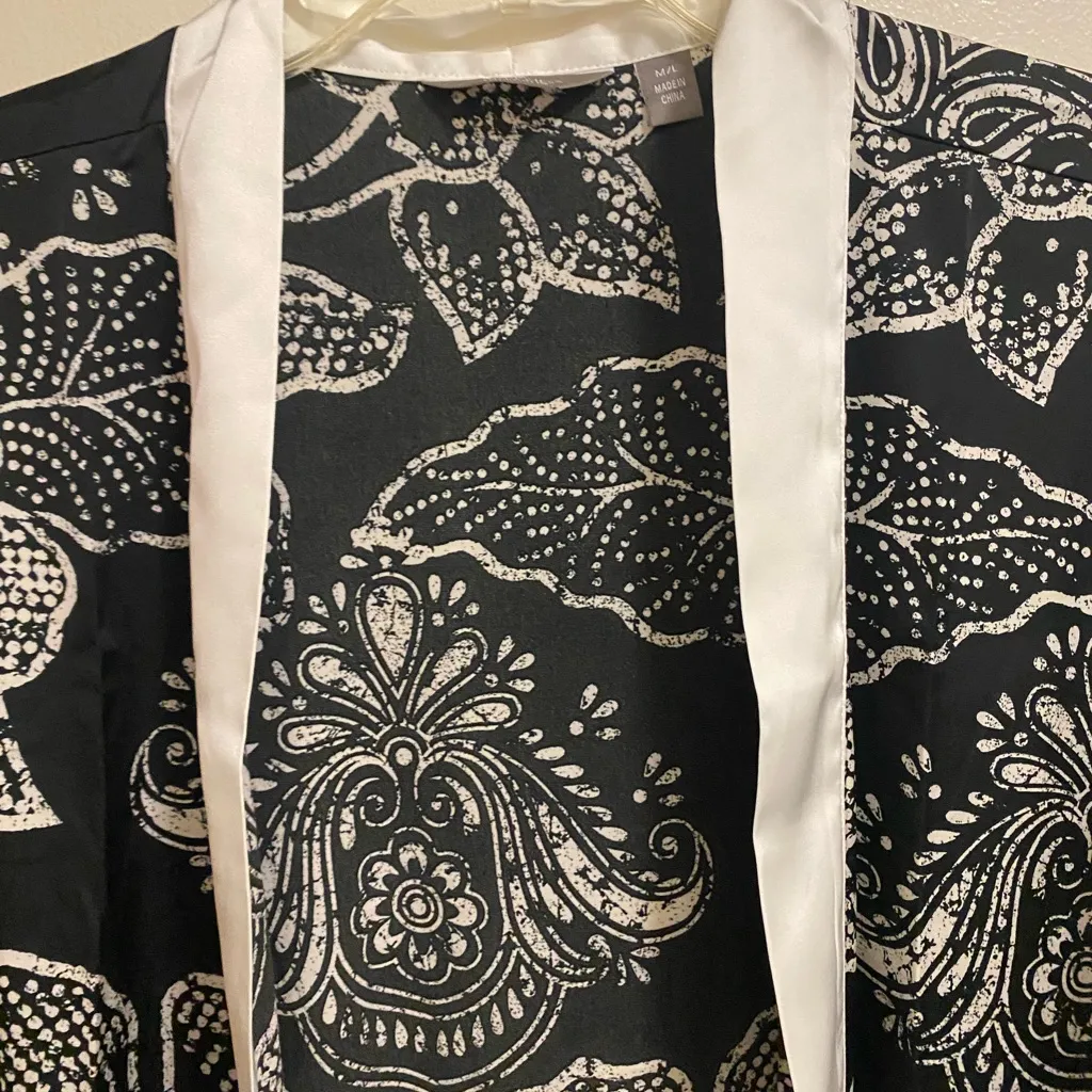 Breezies Womens Long Kimono Robe M Medium Black & White Floral Leaf Print New Size undefined - Image 3