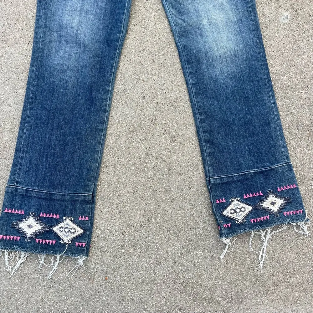 Driftwood Jeans Colette Hi Rise Aztec Embroidery Stretch Fray Hem size‎ 33 - Image 3