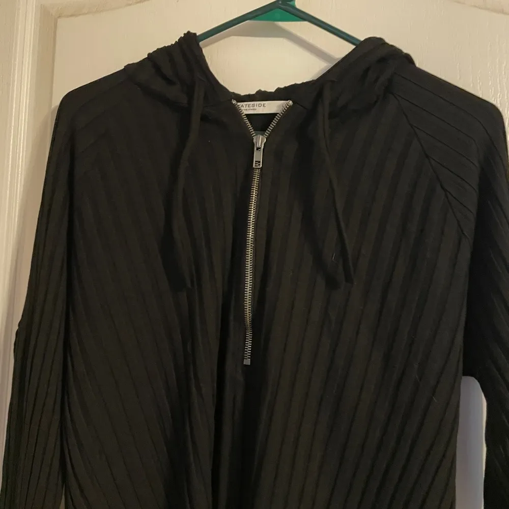NWOT Stateside Black Long Sleeve Ribbed 1/2 Zip Hooded Sweater Size Large Basic - Image 4