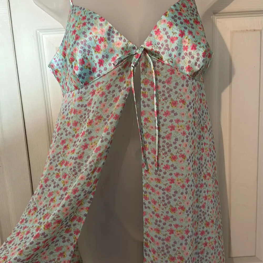 Victoria's Secret Vintage 1990s Y2K Blue Floral Open Front Satin Cami Top M - Image 9