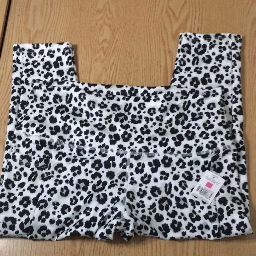 Bin 18 New Women’s Animal Print Capri Leggings with Cell Phone Pocket Size XL White - Image 3