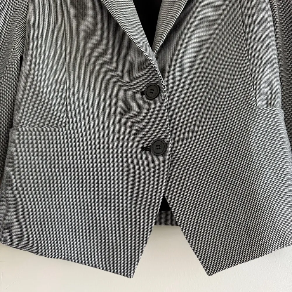 Amanda & Chelsea women’s Black and White Blazer business casual size 4 - Image 2