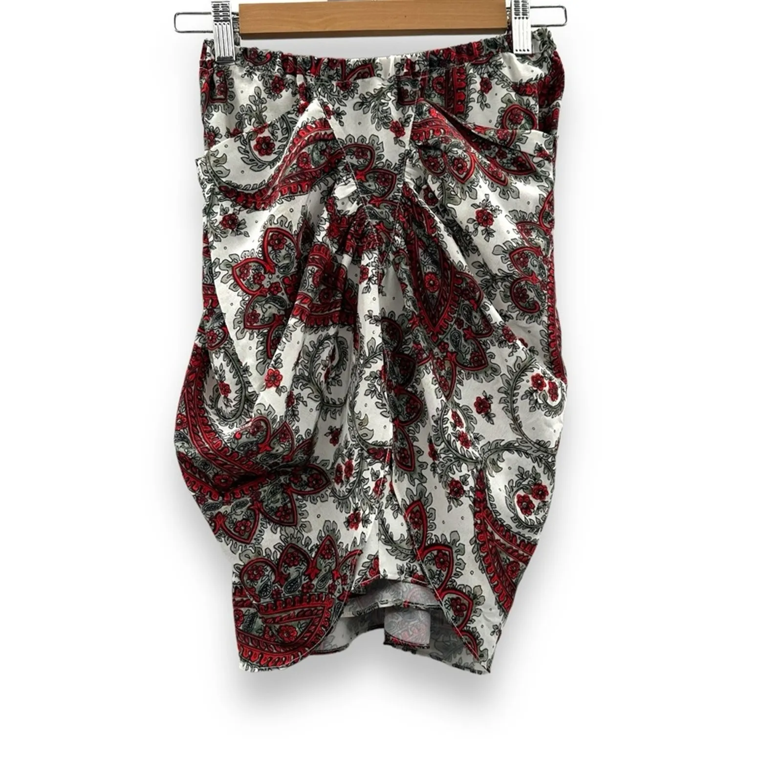 Isabel Marant Tilena White,‎ Black & Red Paisley Print Gathered Mini Skirt Sz 40 - Image 3