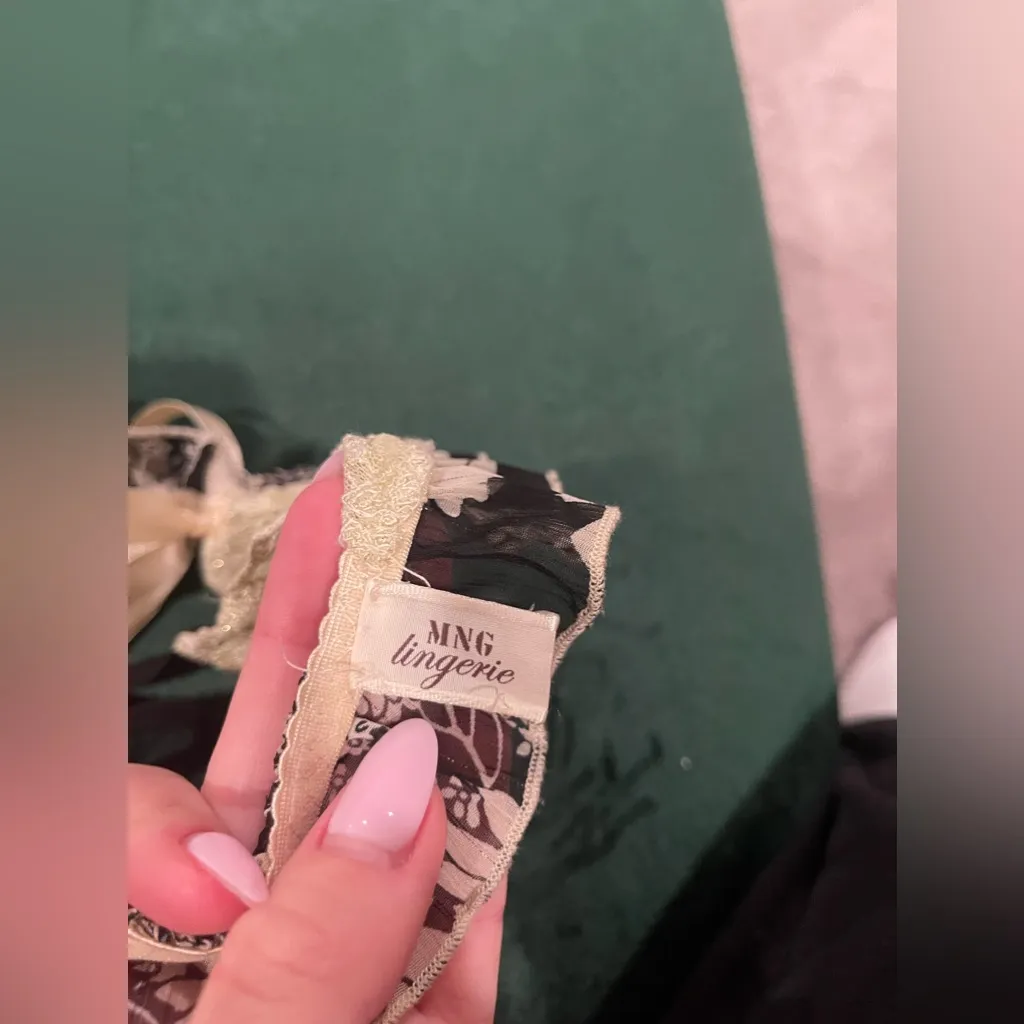 NWOT MANGO LACE BRA 32/34 B - Image 6
