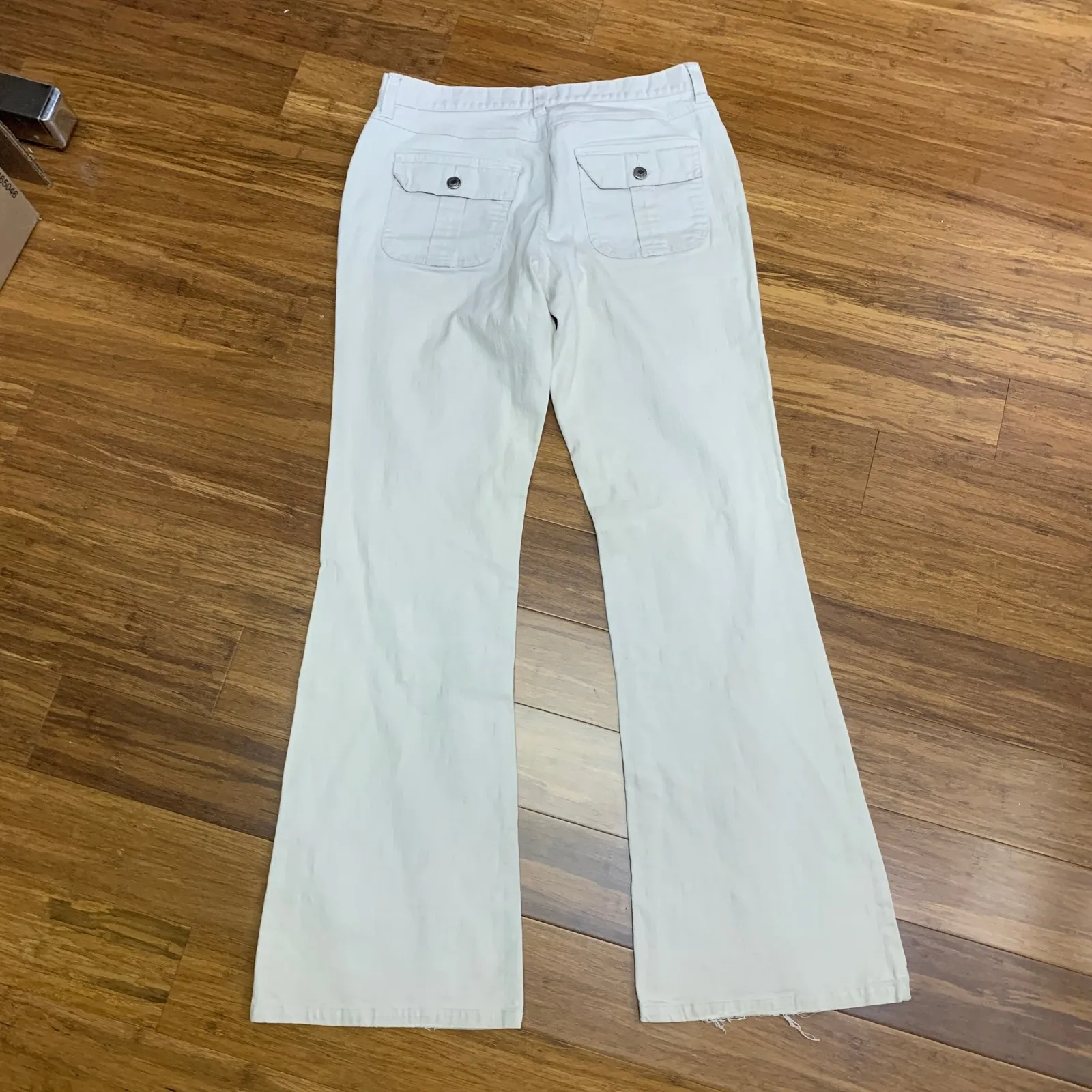 Y2K Bailey's Point Flare Leg Cargo Pants Womens Size 6 Button Fly Cream Utility White - Image 4