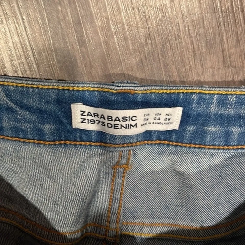 Zara distressed raw ankle hem jeans - Image 4