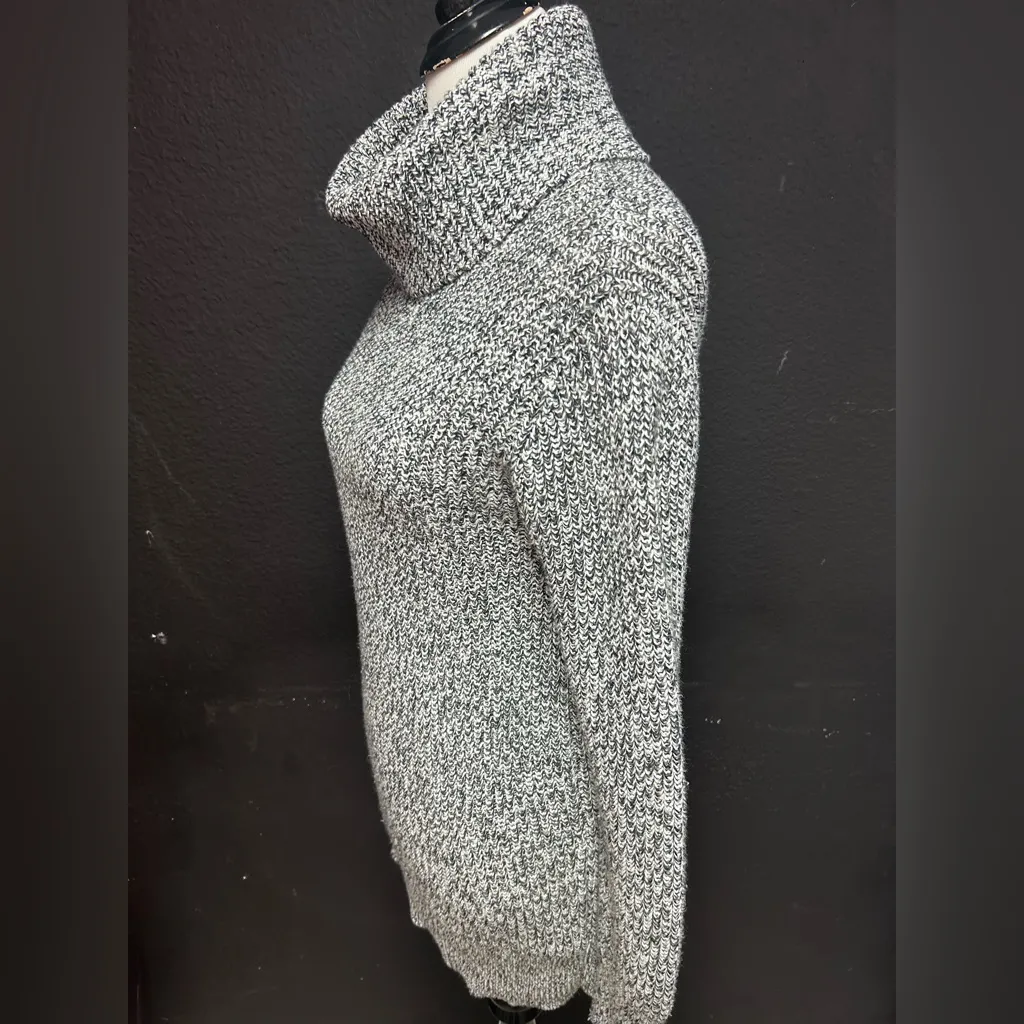 Abercrombie & Fitch black gray marled chunky turtleneck sweater Size S EUC - Image 6