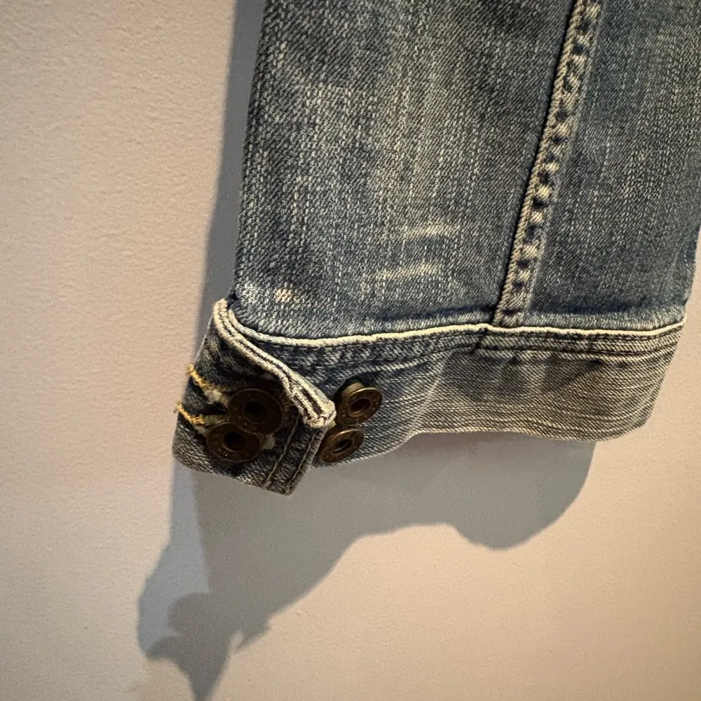 Woman’s Vintage Guess Blue Ankle Cropped Jeans Distressed Jeans in Size 28 - Image 6