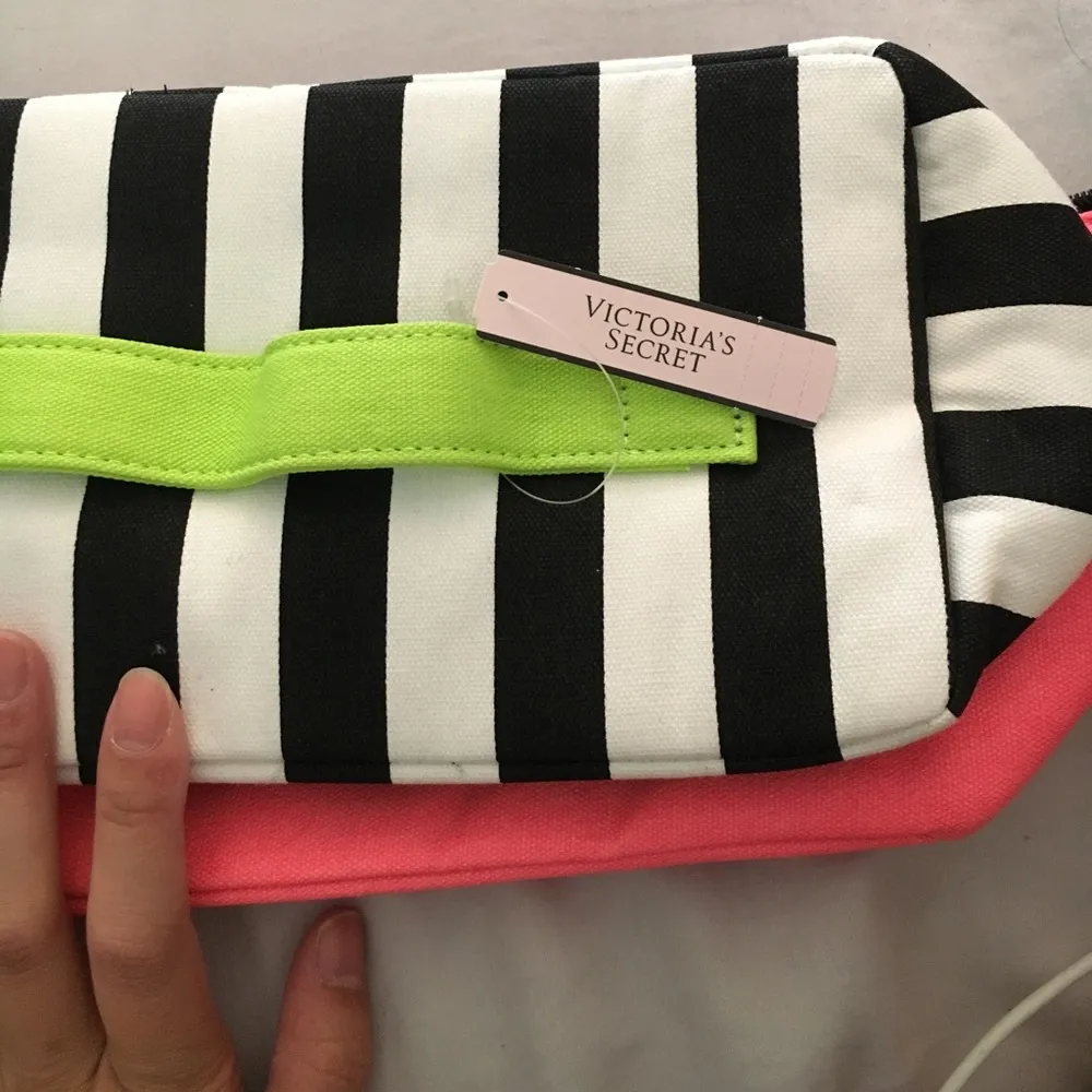 Victoria secret travel bag - Image 4