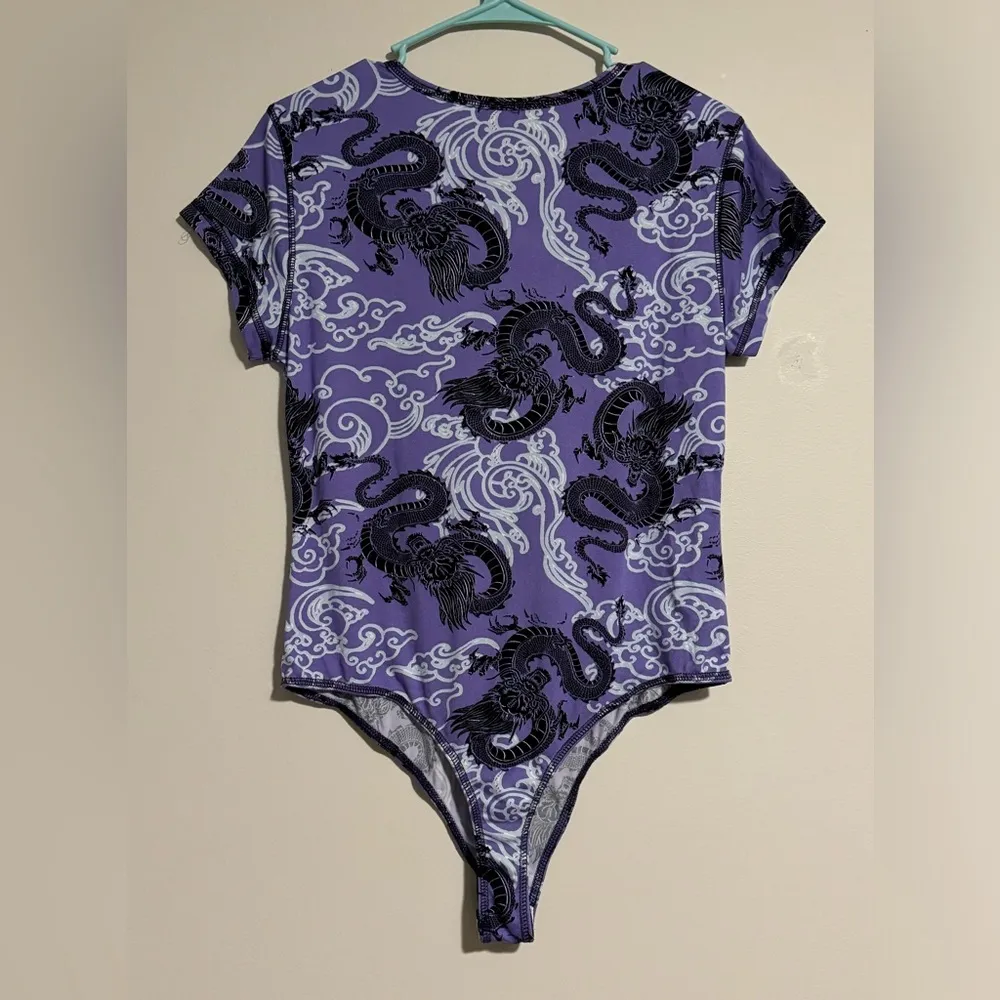 NWOT Rue 21 Purple, Black and White Dragon Graphic Bodysuit size XL - Image 7
