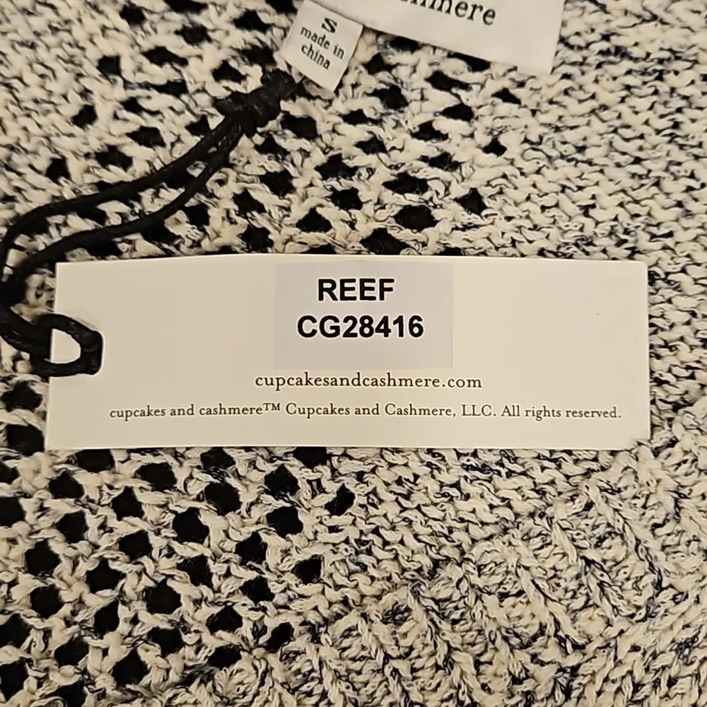 💕CUPCAKES AND CASHMERE💕 V-Neck Short Sleeve Knit Sweater Dress Small S NWT - Image 8