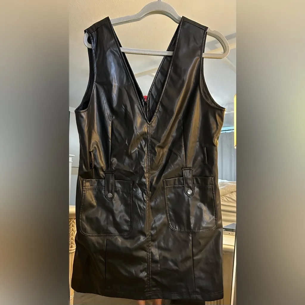 NEW V Neck Sleeveless Vegan Leather Pinafore Overall Pockets Mini Dress L Black Size L - Image 4