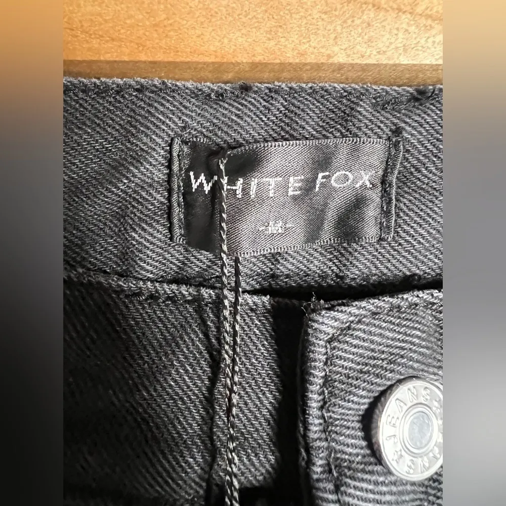 White Fox NWT Boutique Current Moment Black Acid Wash Distressed Cut Out Jeans - Image 4