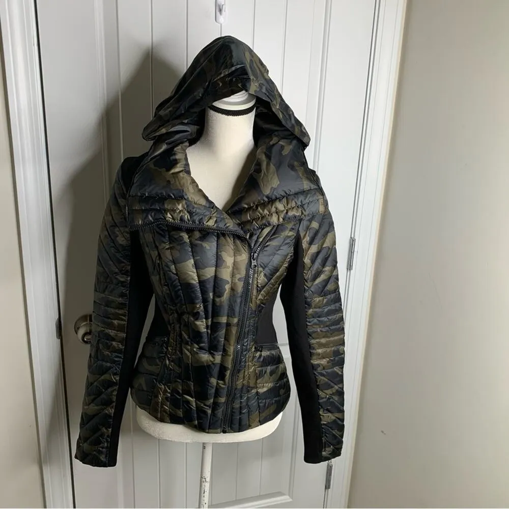 Blanc Noir motion panel camo camouflage down hooded‎ puffer jacket size small Green - Image 2