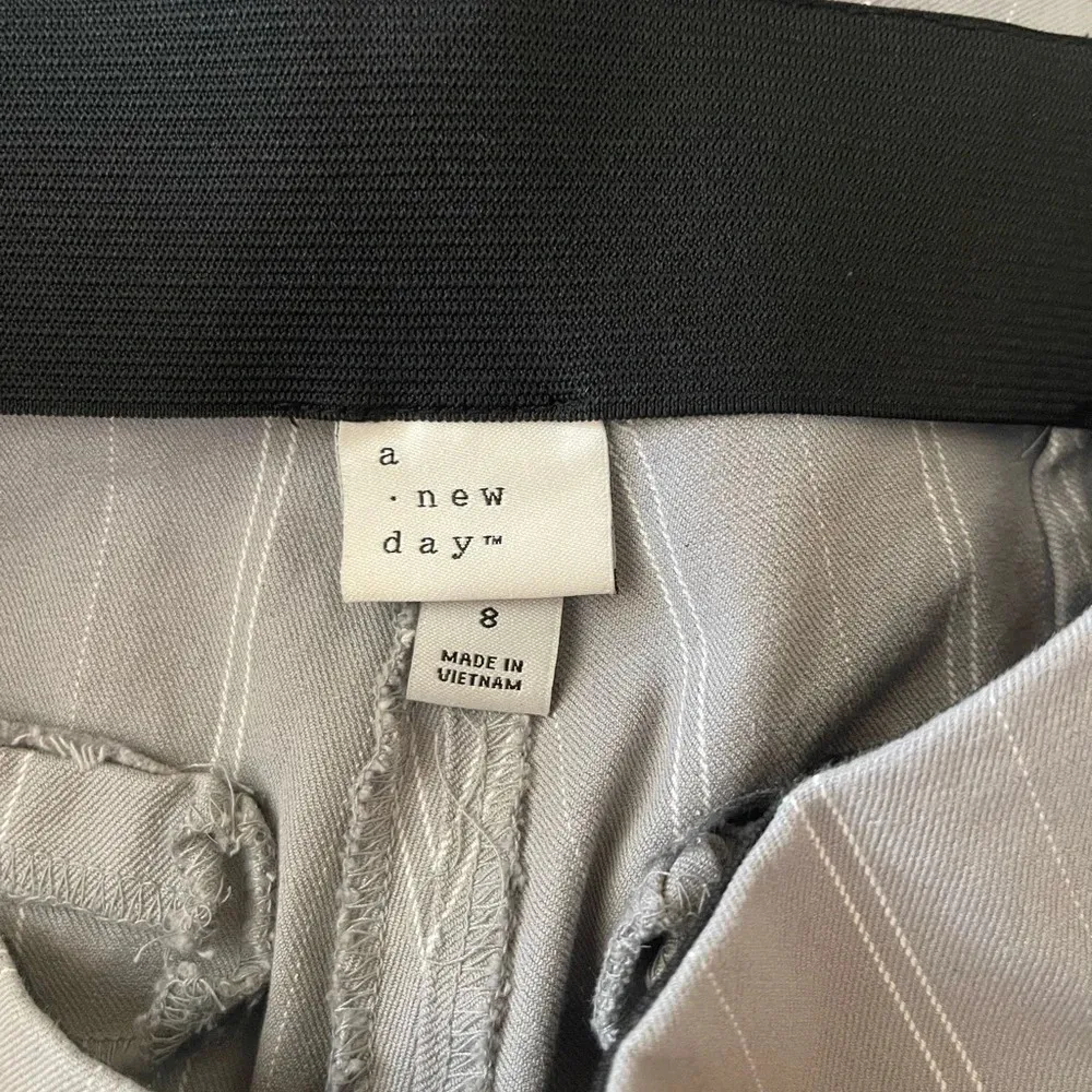 Women’s A New Day gray w/ white stripes pull-on pants ankle length Size 8 - Image 3