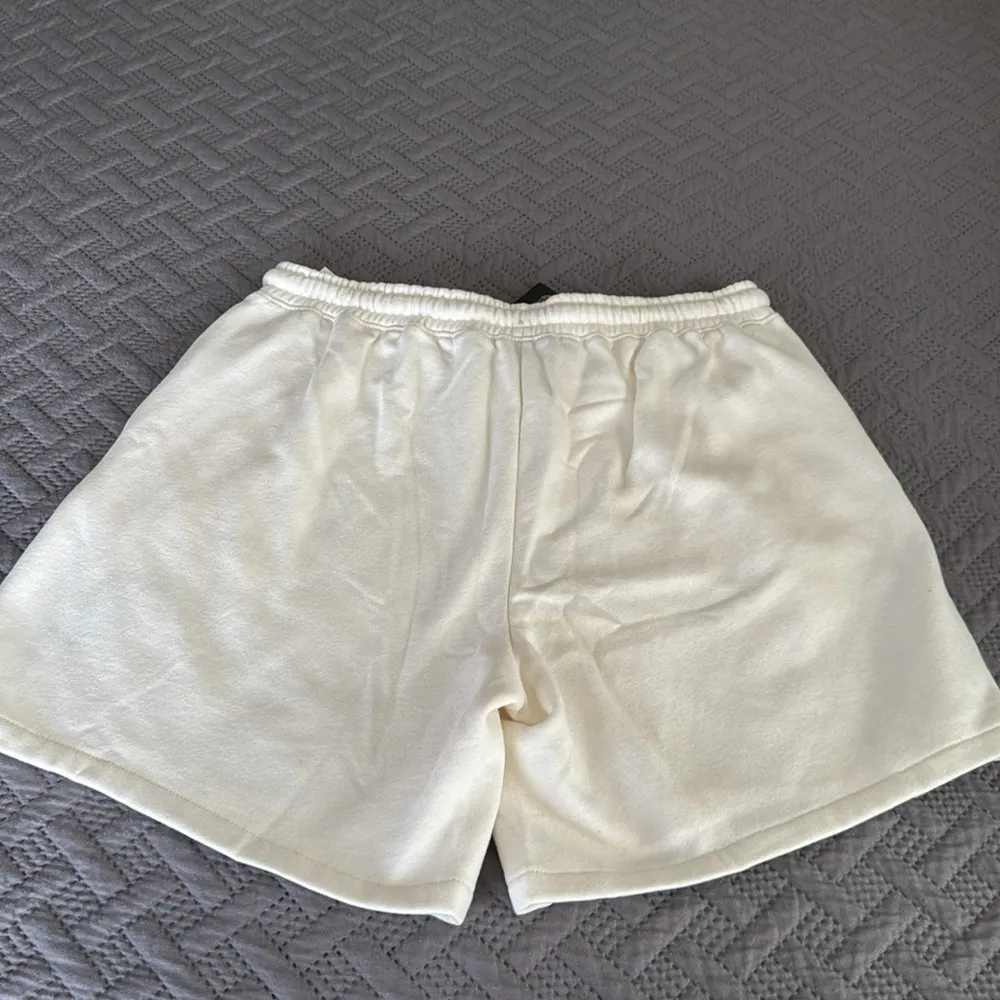 The North Face Earth day shorts size L - Image 4