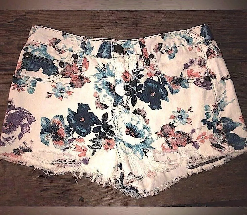 Free people floral denim cut off size 28 - Image 2