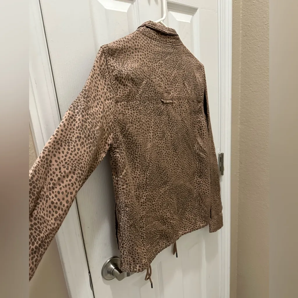 BKE Buckle lightweight cheetah animal print jacket size XS tan brown - Image 4
