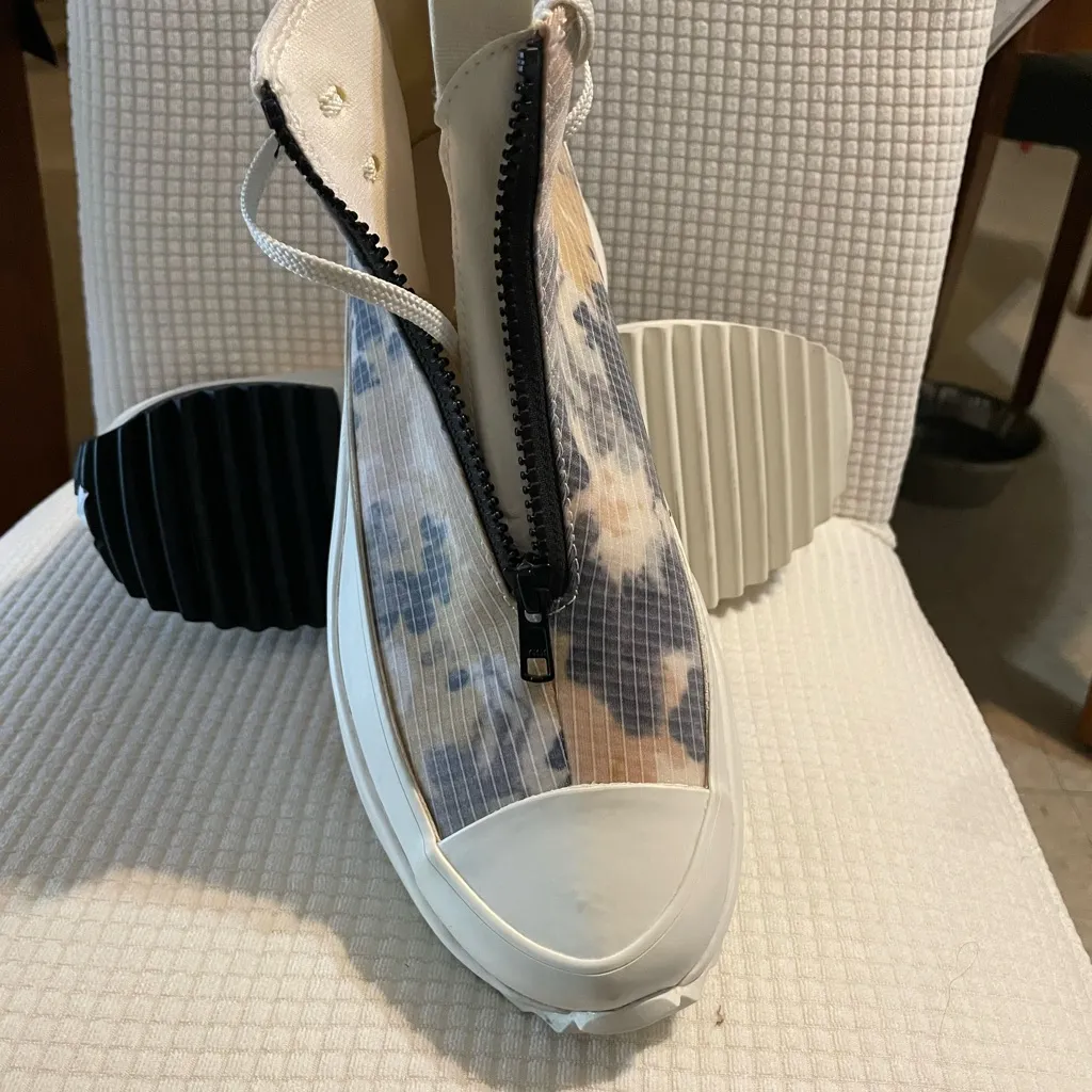 Converse Women's White and Tan Winter Boots - Image 5