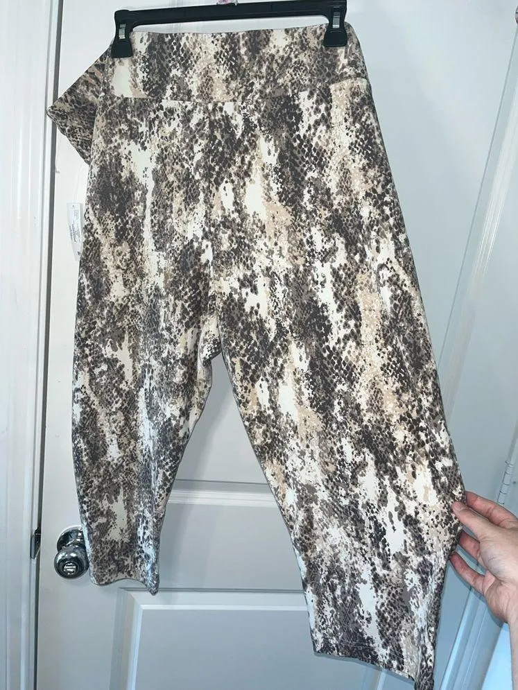 Terra and Sky NWT Snake Skin Animal Printed Soft Stretchy Capri Leggings Sz 4XL - Image 3