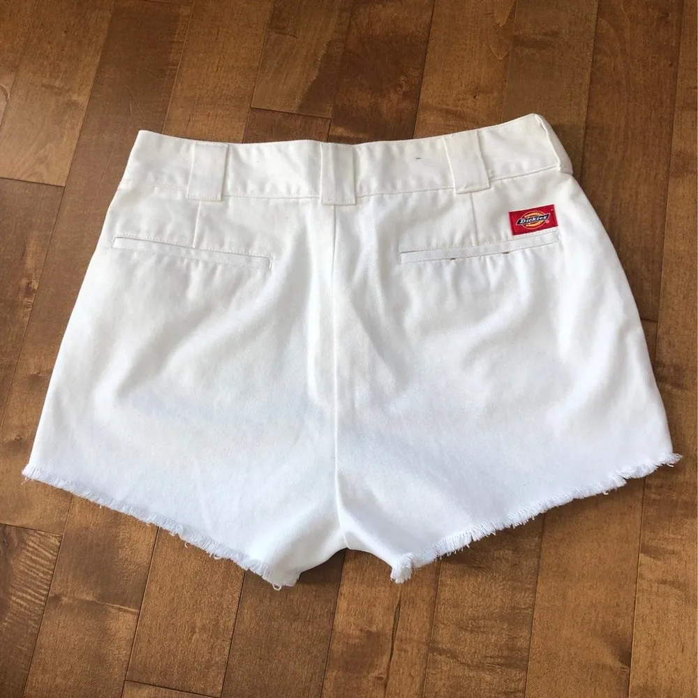 Dickies Girl Juniors' High Rise Fray white shorts size 7 28 waist - Image 8