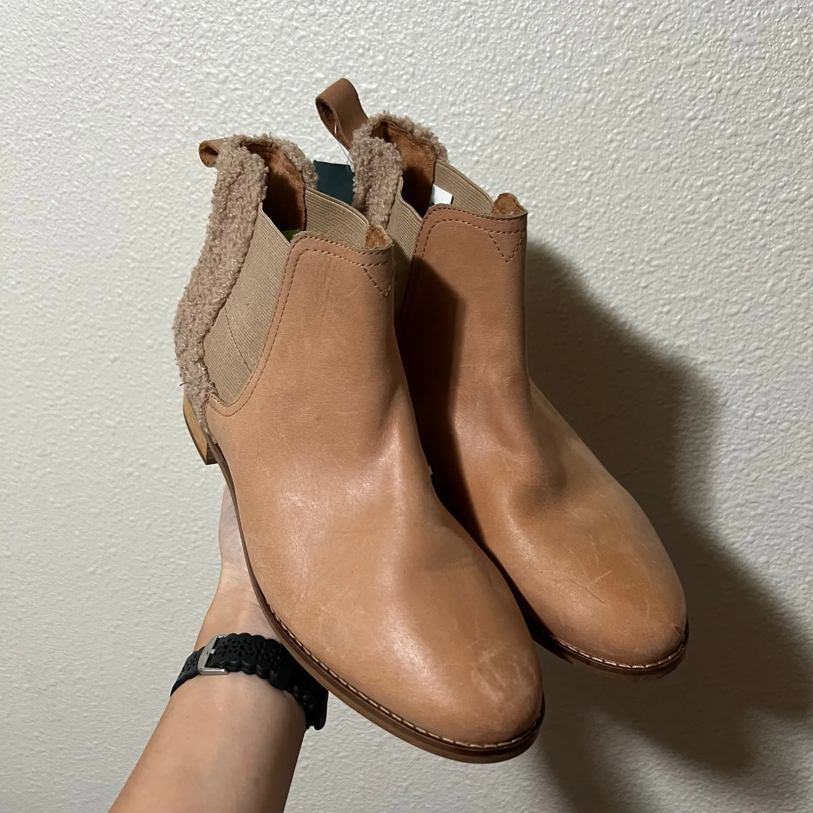 Toms Honey Tan Ella Leather and Sherpa ankle Chelsea boots Bootie NEW Womens 9.5 - Image 3