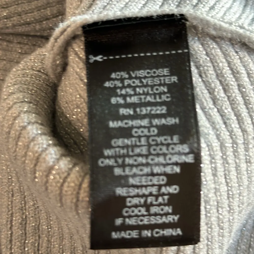 NWT Gray with metallic silver Sweater Blue Size L - Image 8